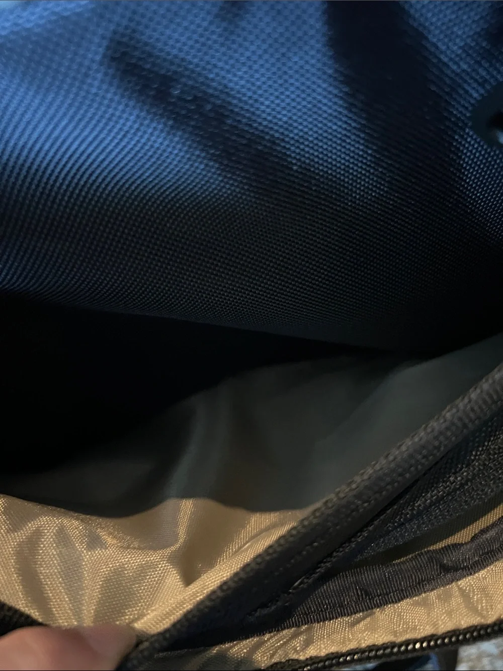 Pacsafe Metrosafe 200 GII anti-theft shoulder bag